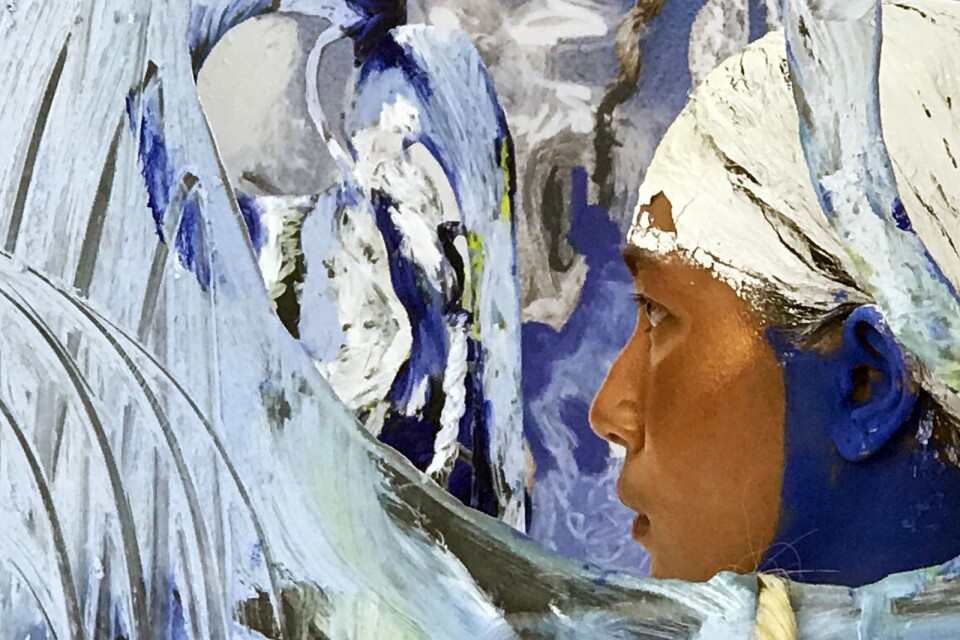 Målat ansikte bland Donna Huancas målningar på Contemporary Copenhagen.