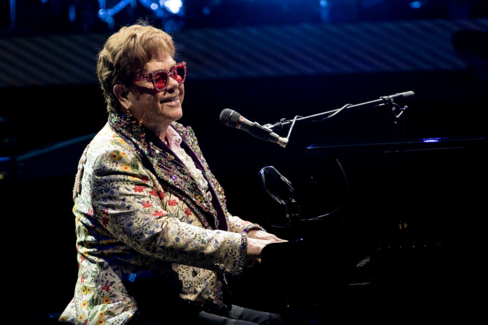 Elton John vid en spelning i New Orleans, tidigare under "Farewell Yellow Brick Road"-turnén. Arkivbild.