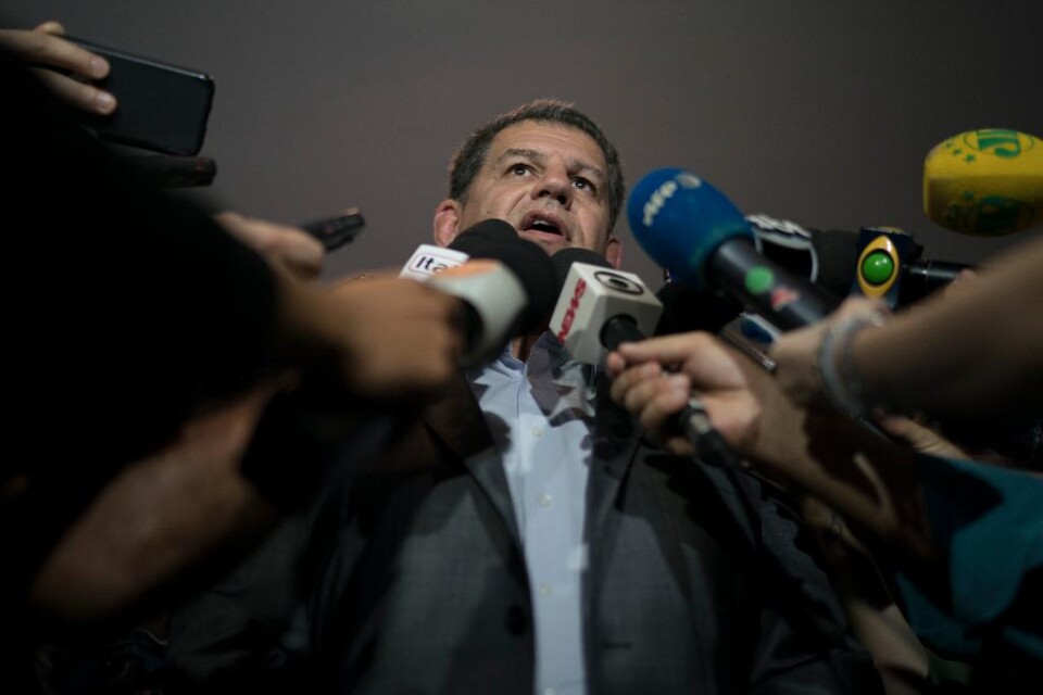Arbetarpartiets presidentkandidat Fernando Haddad anklagar sin högerextreme motståndare, Jair Bolsonaro, för att ha brutit mot Brasiliens kampanjfinansieringslagar. Nästa helg ska väljarna avgöra vem av dem som ska bli landets president. Haddad anklag