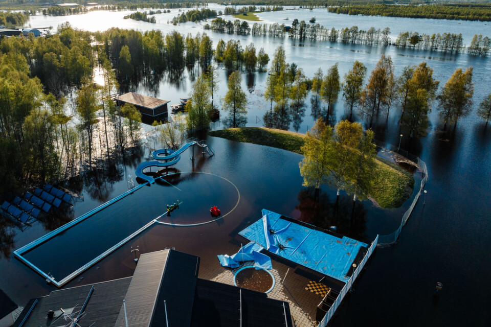 En översvämmad Torne älv i Övertorneå i maj i år. Arkivbild.
