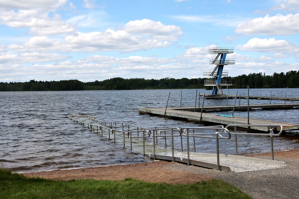 Högsby kommun avråder från bad i Gösjön efter att flera fall av EHEC-smitta konstaterats. Eftersom flera av de drabbade personerna badat i sjön misstänker man att den är smittkällan.
