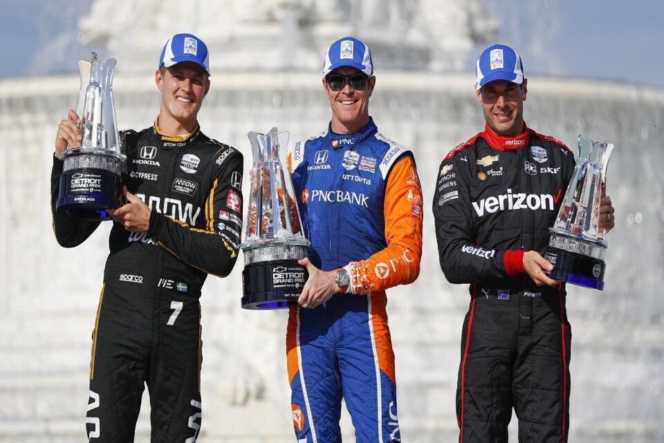 Tvåan Marcus Ericsson, segraren Scott Dixon,och  trean Will Power efter målgången i Detroit. (AP Photo/Paul Sancya)