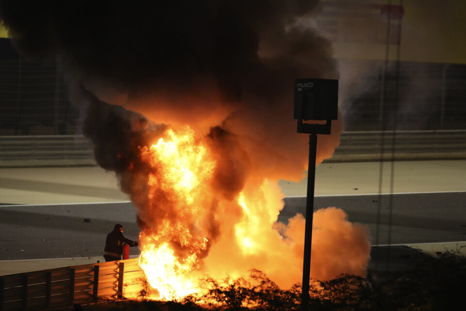 Romain Grosjean bil brann upp efter kraschen i Bahrain. Arkivbild.