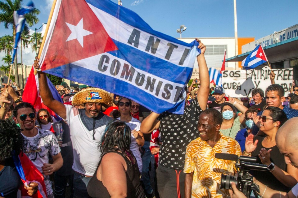 Exilkubaner protesterar i Miami.