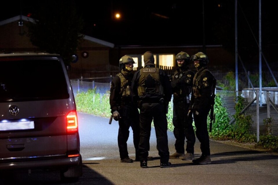 En 17-årig man hemmahörande i Bromölla är gripen misstänkt för försök till mord och grovt vapenbrott.