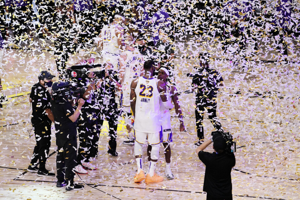 Los Angeles Lakers och LeBron James tog hem ligatitlen så sent som i oktober. Om NBA och spelarfacket kommer överens är det dags för uppkast i december igen. Arkivbild.