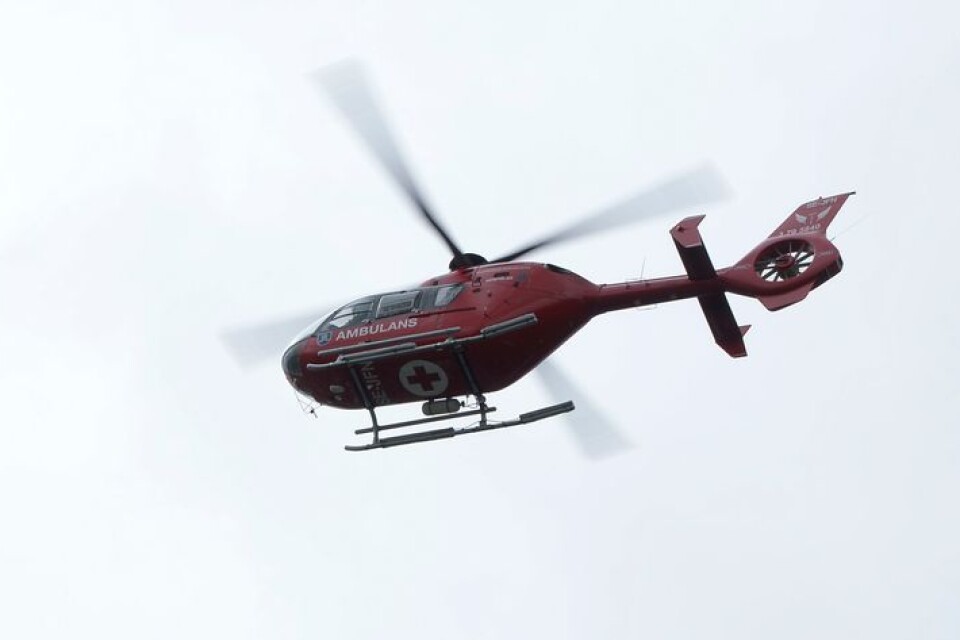Kvinnan fördes med ambulanshelikopter till sjukhuset i Borås. Arkivbild.