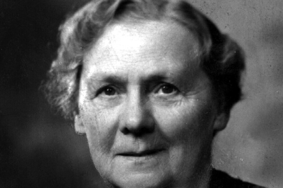 Beda Hallberg (1869–1945), majblommans initiativtagare, avled för 77 år sedan.