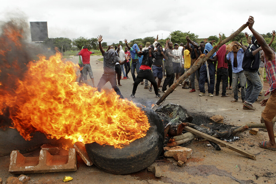 Stora prishöjningar på bränsle ledde på våldsamma protester i Zimbabwe i början av året.
