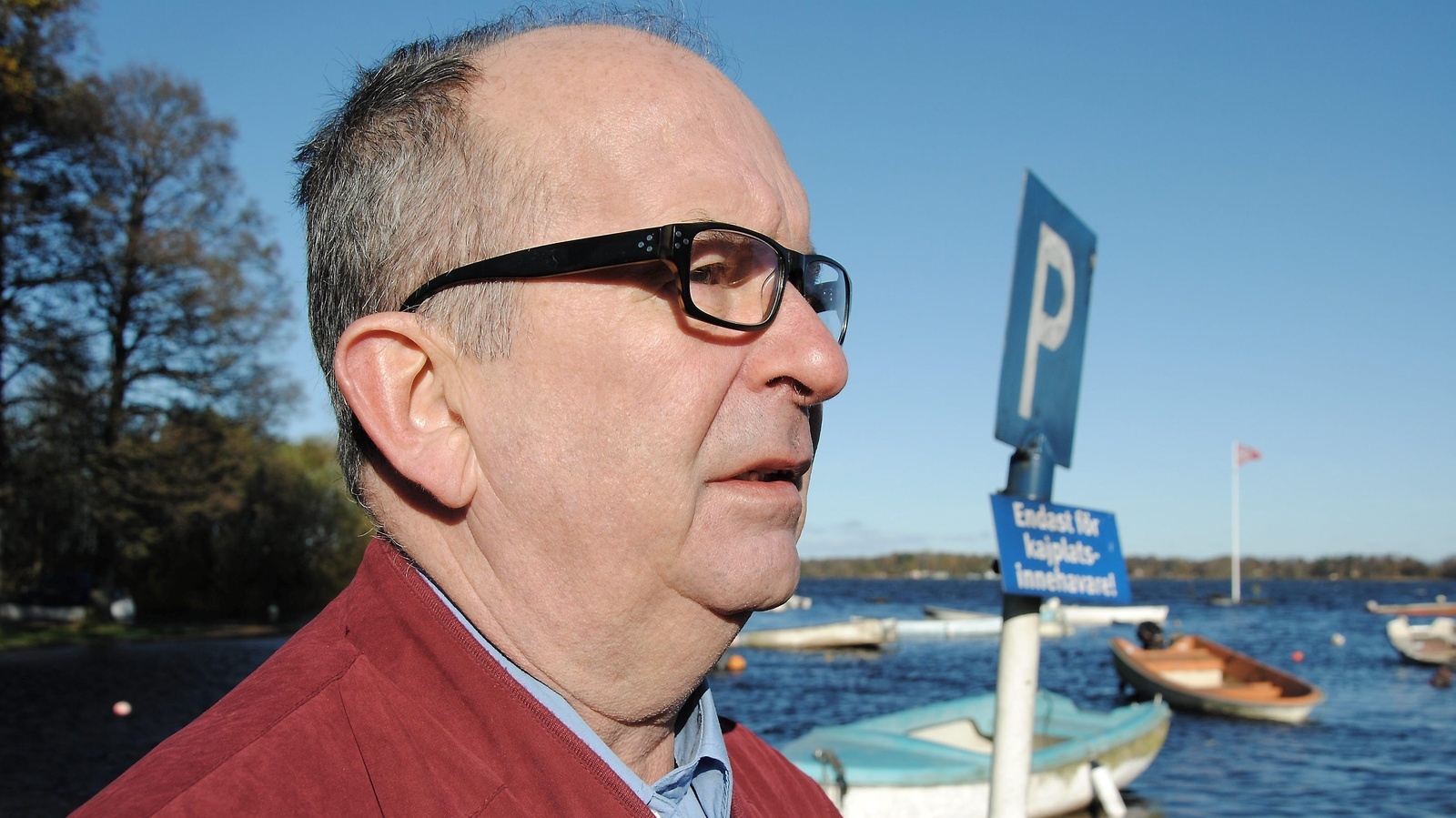 Göran Persson är djupt oroad över att hamnens kajkanter kan ha blivit förstörda. Foto: Maja Ögren Andersson