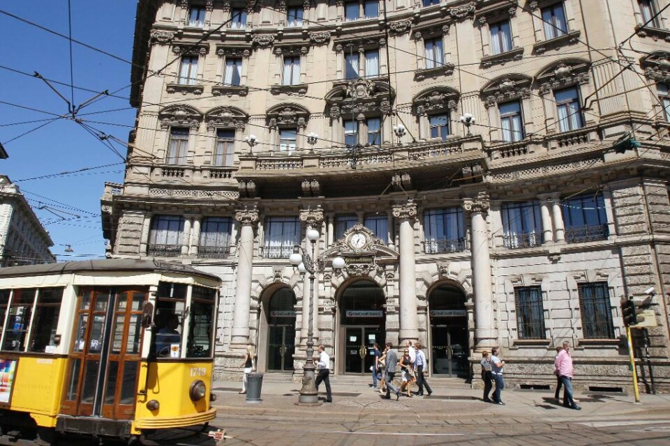Den italienska storbanken Unicredit planerar att minska personalstyrkan med 18 200 anställda. Det ska bland annat göras genom försäljning av bankens ukrainska verksamhet och 800 färre bankkontor i Österrike, Italien och Tyskland. Nedskärningen ingår i e