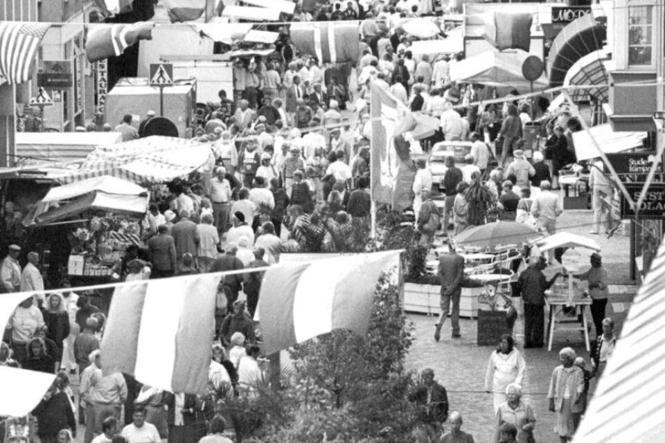 1989. Nytt publikrekord i solskenet. 80–85 000 besökte Mikaeli marknad. Foto: Claes Nyberg