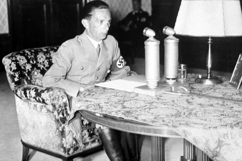 Nazitysklands propagandaminister Joseph Goebbels är ännu hedersmedborgare i staden Potsdam. Bilden är tagen i november 1942.