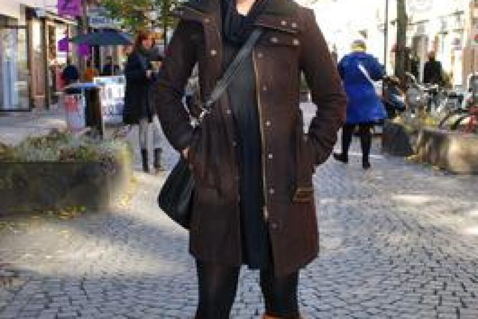 Fredrica Myrberg 20 år, Stockholm Berätta om dina kläder! – Jackan är från Zara och stövlarna från Vagabond. Vad trivs du bäst i? – Klänning men också jeans och Converse.