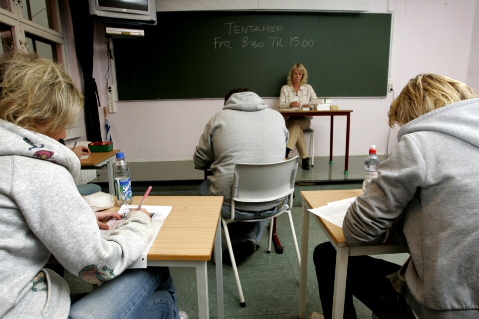 Elever med dyslexi diskrimineras vid nationella prov enligt en elev som stämmer Skolverket. Arkivbild.