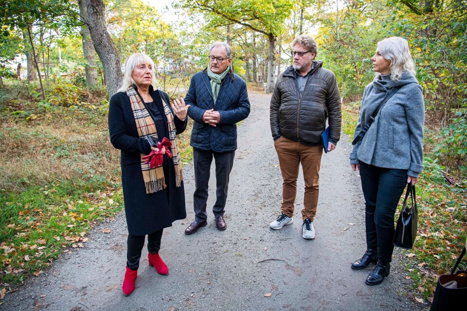Agrita Martinsone och Lars Werner, rektor respektive styrelseordförande för Litorina folkhögskola, tillsammans med kommunalrådet Magnus Larsson (C) och förvaltningschefen Kristina Stark.