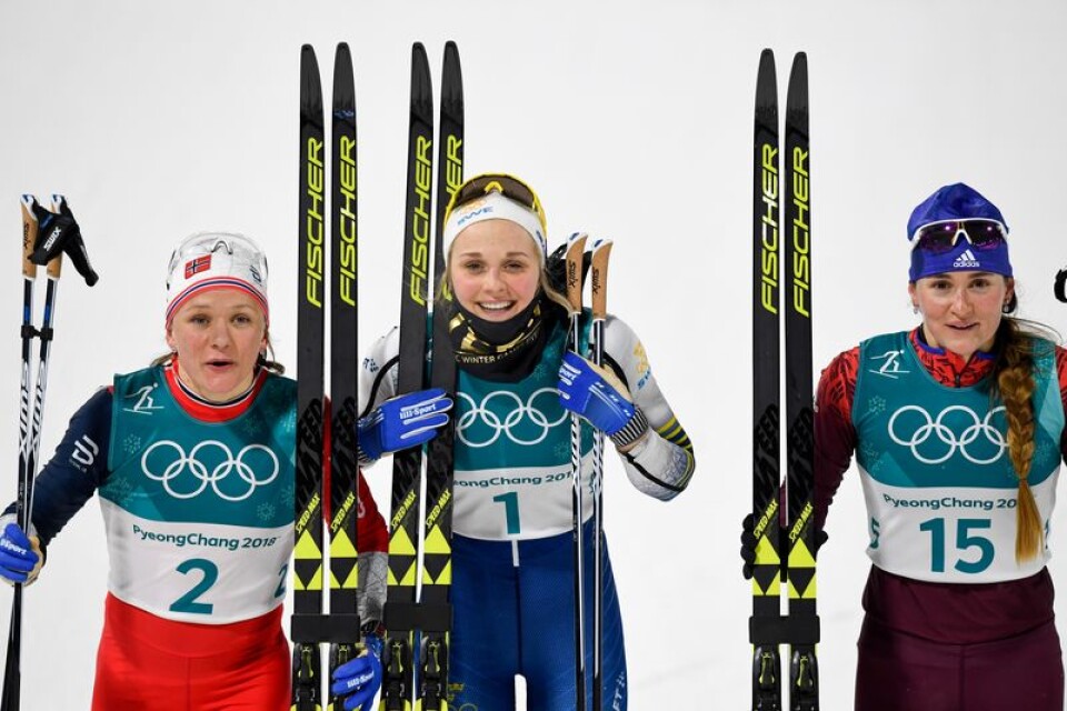 Vinnaren Stina Nilsson med tvåan Maiken Caspersen Falla, Norge och trean Julia Belorukova OAR efter finalen i damernas sprint vid vinter-OS i Pyeongchang, Sydkorea.s