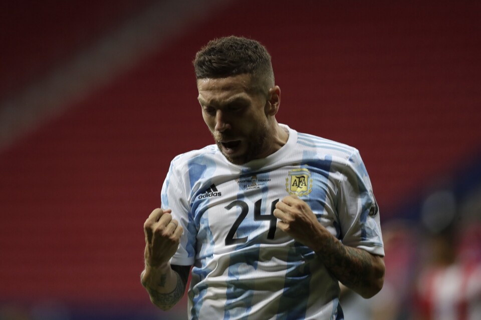 Argentinas Alejandro Gomez firar sitt mål mot Paraguay.