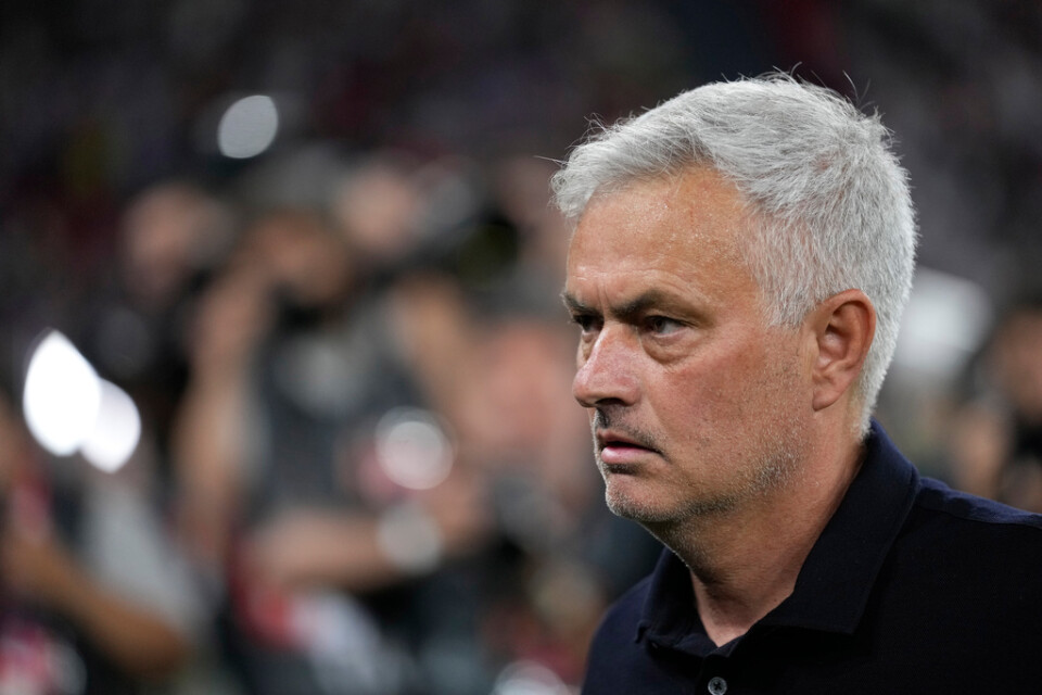 Jose Mourinho anklagas för att ha förolämpat domaren under Europa League-finalen.