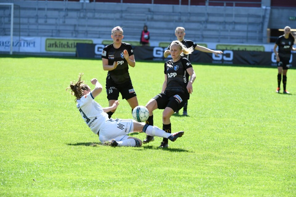Elin Åkerman och Emma Andersson in action.