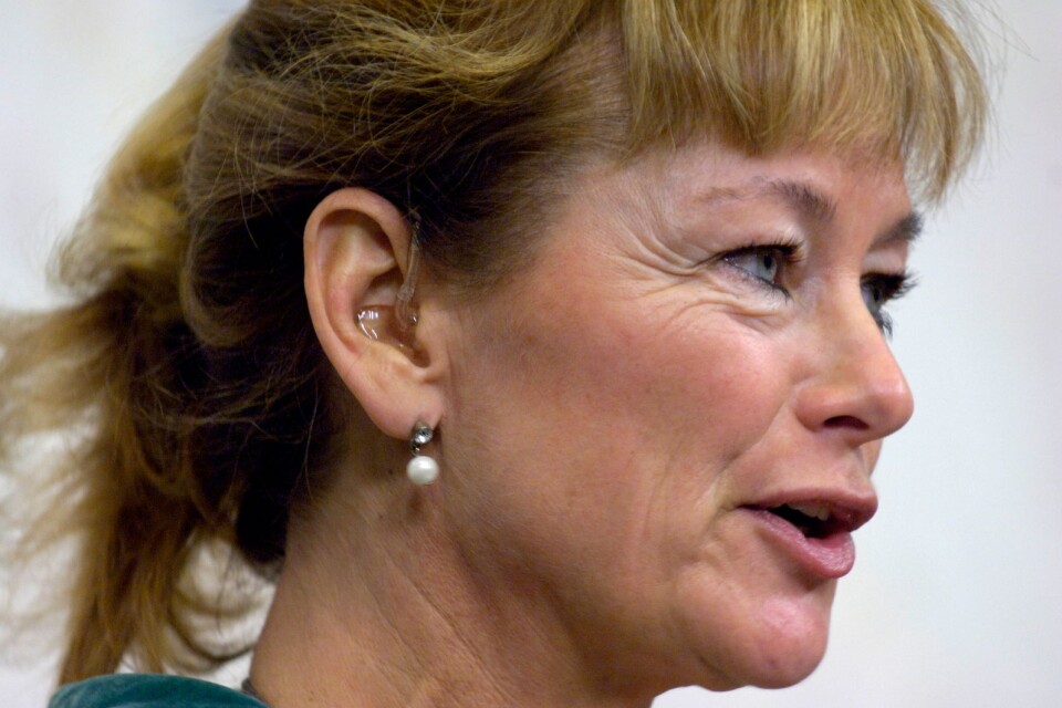 Lena Adelsohn Liljeroth (M) före detta kultur- och idrottsminister, har en hörselskada och använder hörapparat.