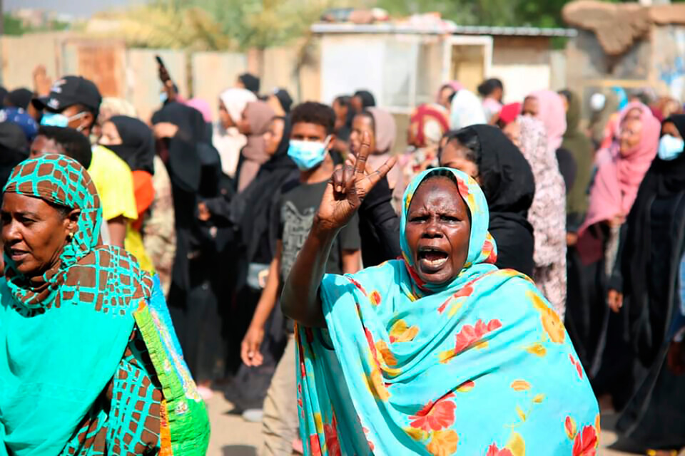 Prodemokratiska demonstrationer i Sudans huvudstad Khartum, efter måndagens militärkupp.