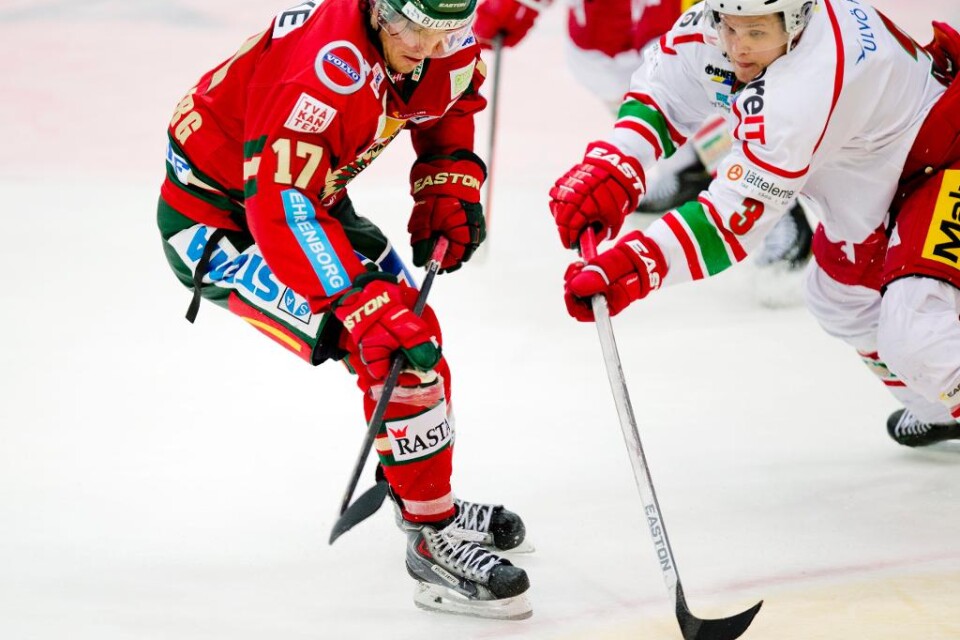 Sebastian Stålberg blir den tredje hemvändaren i Frölunda nästa SHL-säsong i ishockey, efter Patrik Carlsson och Henrik Tömmernes. Den 25-årige centern återvände i fjol till Sverige efter fem år som college- och AHL-spelare. Han spelade för hockeyallsve