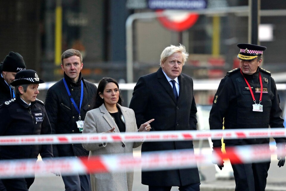 Premiärminister Boris Johnson besökte platsen för fredagens terrordåd på London bridge, där två dödades och  tre skadades av den knivbeväpnade attentatsmannen.