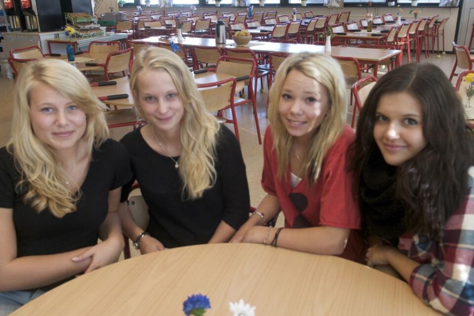 Lina Elmgren, Alva Bergström, Ebba Lydigh och Demi Campana på Grönkullaskolan tycker inte att man ska krångla till matsedeln.
