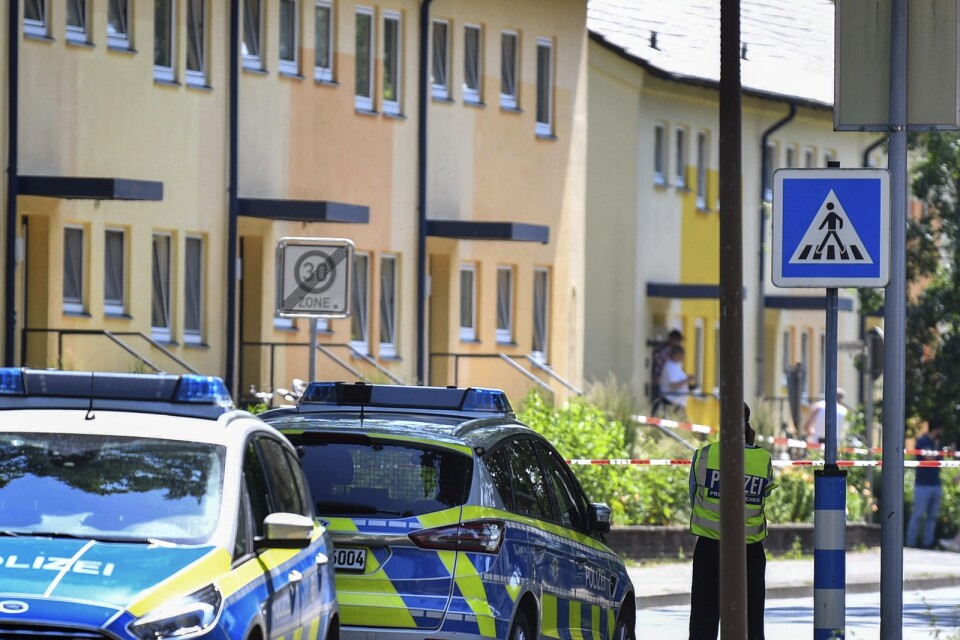 Polis vid brottsplats i Espelkamp i Tyskland.