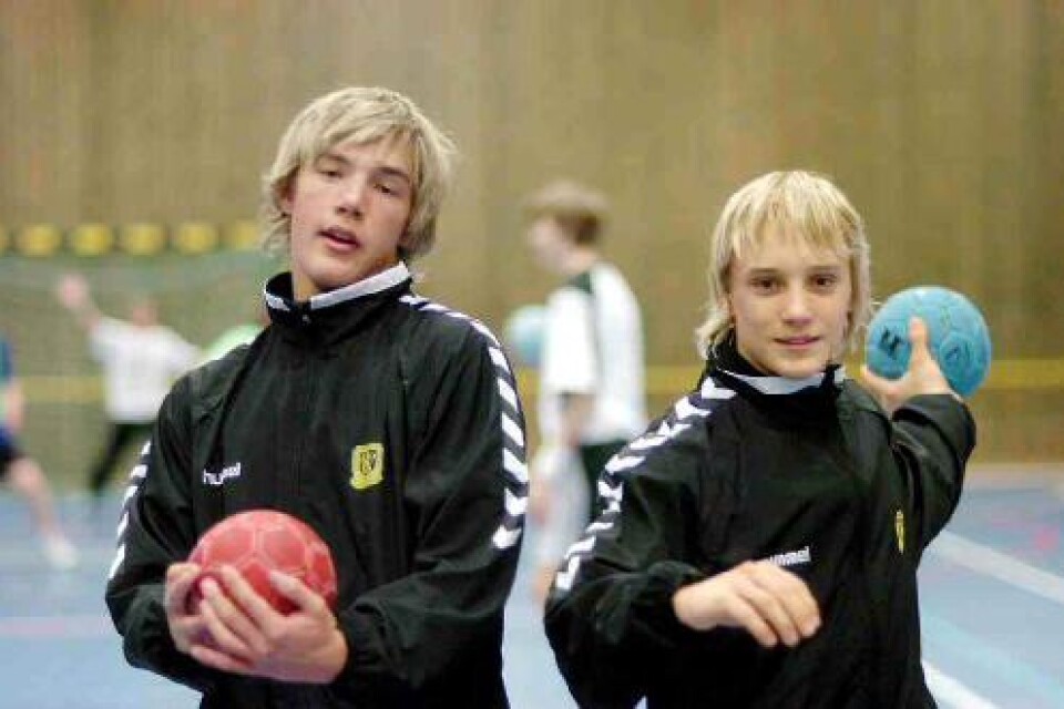 Växjö HF-talanger. Anton Augustsson (till vänster) och Christoffer Sundberg imponerade i Sverigecupen, distriktslagsturneringen i handboll. "Det bästa vi varit med om." Foto: LARS-GÖRAN RYDQVIST