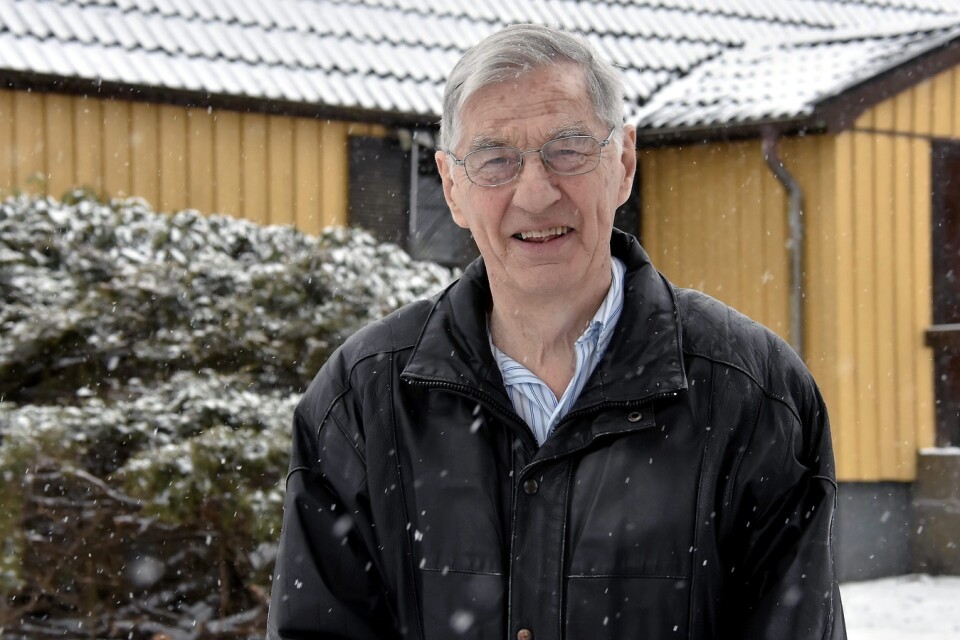 Östen Månsson i Brönnestad har fyllt 80 år och kan se tillbaka på ett liv med mycket arbete. Numera är det dottern och barnbarnen som betyder mycket.
	Foto: Helén Fingalsson