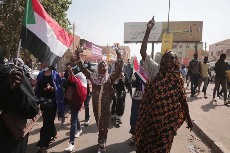 Tusentals demonstranter samlades på torsdagen i Sudans huvudstad Khartum för att demonstrera mot militärjuntan som styr landet sedan kuppen i oktober.