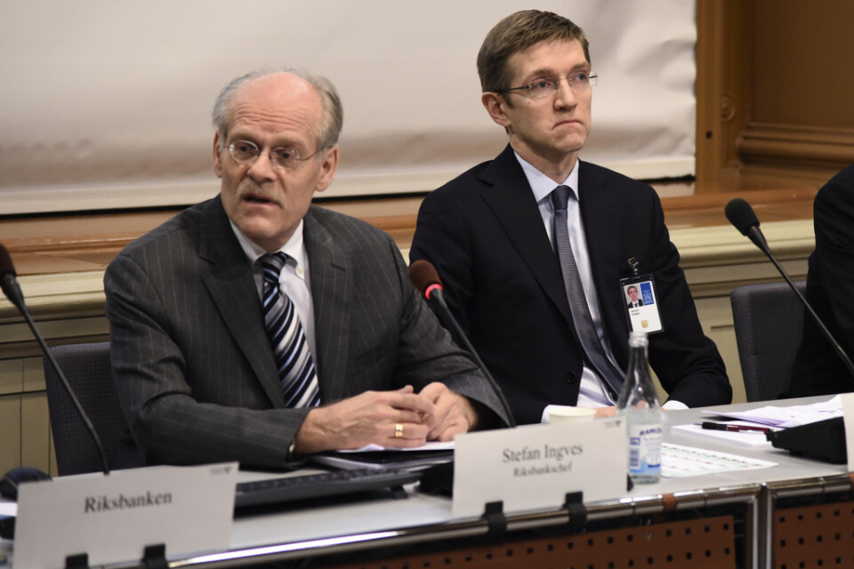 Mötesprotokoll visar att riksbankschef Stefan Ingves (till vänster) och vice riksbankschef Martin Flodén (till höger) har olika syn på Riksbankens stödköp under 2022. Arkivbild.