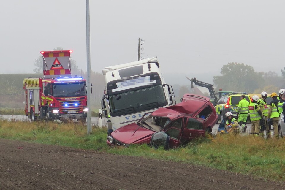 Onsdagens olycka där en man i 40-årsåldern avled inträffade på väg 123 strax utanför Mjällby. Personbilen som den omkomne färdades i kolliderade med en tankbil.