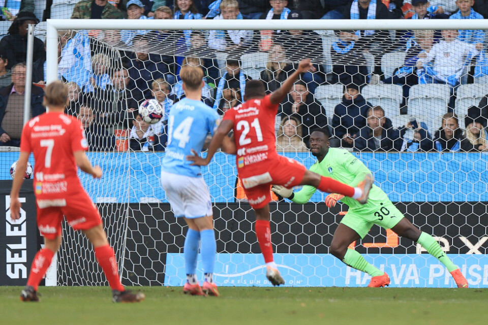 Värnamos Abdussalam Magashy hade matchens bästa chans mot Malmö FF på bortaplan, men hemmamålvakten Ismael Diawara räddade. Matchen slutade 0–0.