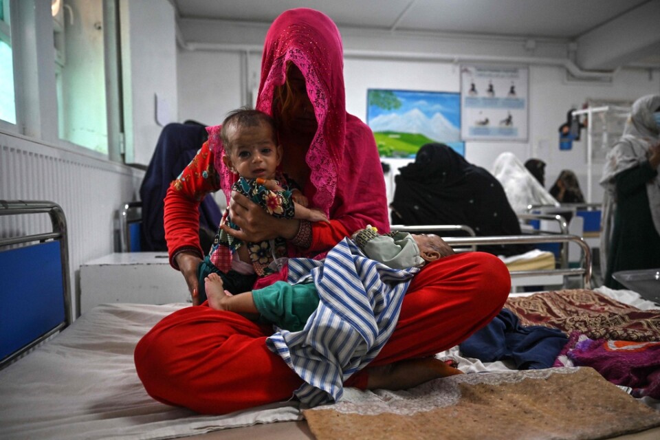 Breshnas 4 månader gamla tvillingar lider av undernäring. 1,1 miljoner barn under fem år bedöms lida av den svåraste formen av undernäring i Afghanistan.