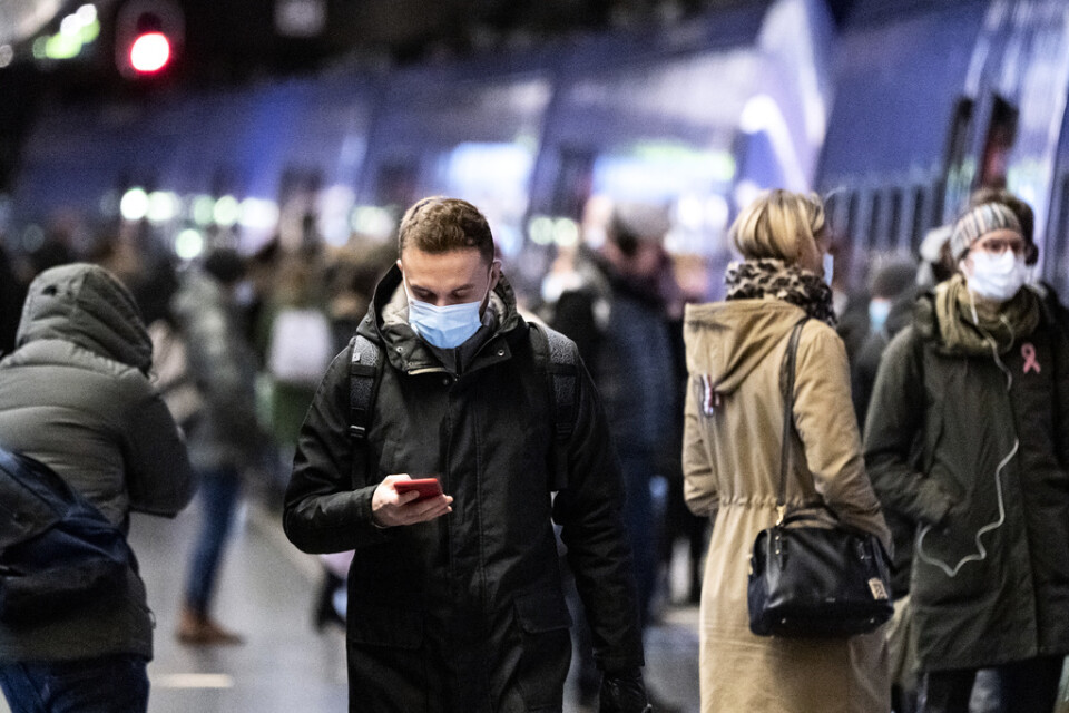 Rörligheten i det svenska samhället är fortfarande på en 20 procent lägre nivå än veckorna före pandemins utbrott, enligt statistik från Telia som bygger på analyser av anonym och aggregerad mobildata. Arkivbild.