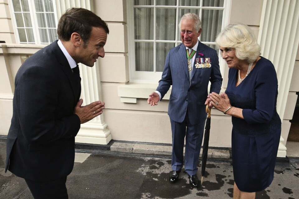 Storbritanniens prins Charles och hans fru Camilla träffar Frankrikes president Emmanuel Macron på Clarence house i London.