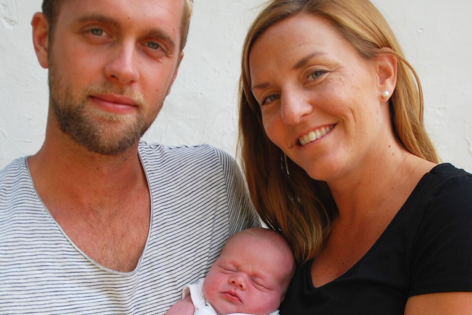 Josefin Karlsson och Niklas Jönsson, Färjestaden, fick den 26 juli en son som heter Melker. Vikt 3580 g, längd 51 cm.