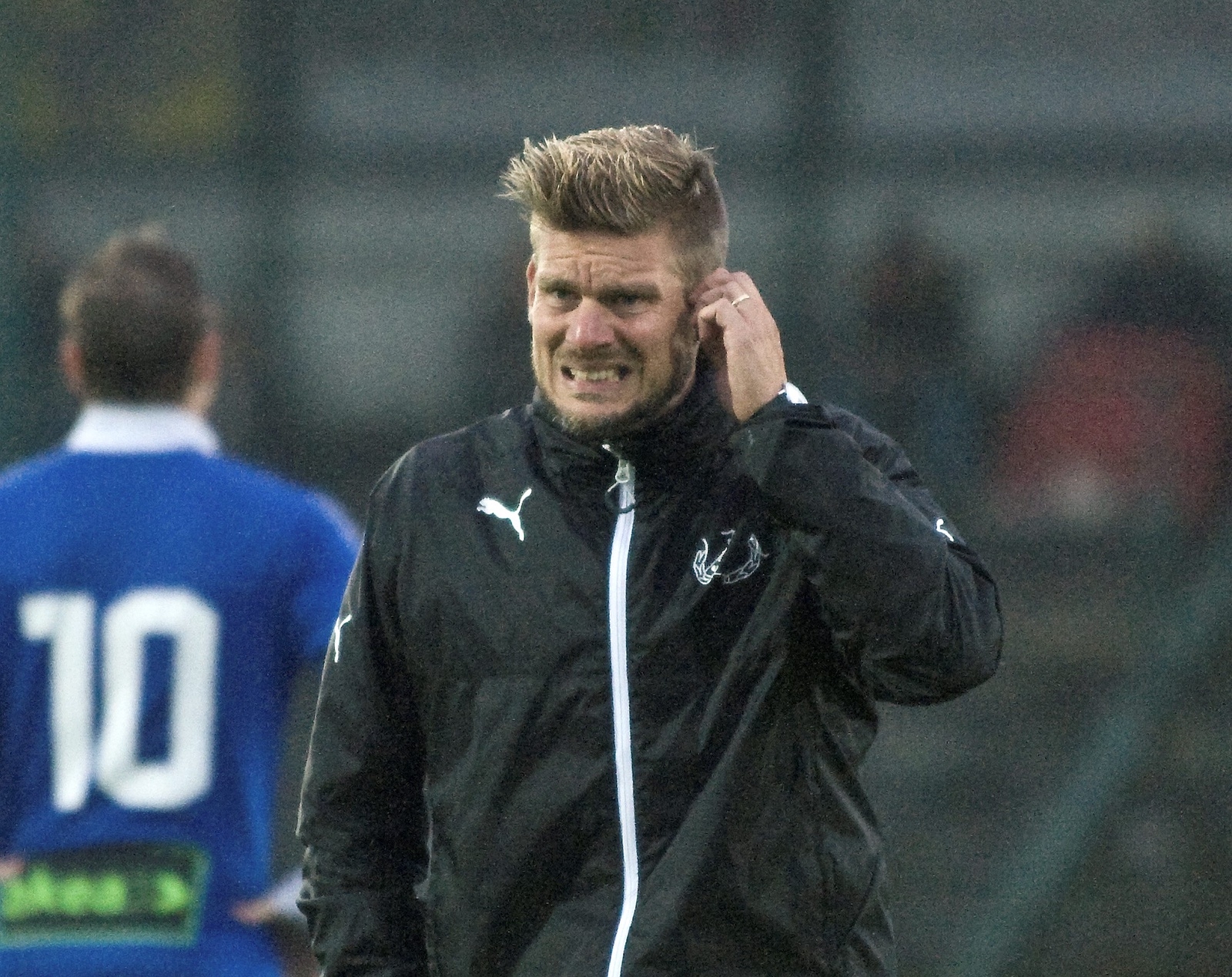 HIF-tränare Dan Olofsson har en del saker att fundera över efter förlusten mot Kvarnby. Foto: Arne Forsell.