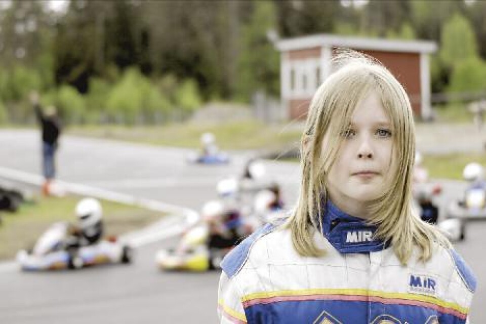 Gillar fart. Stephanie Andersson, tolvåringen från Hackebackeskolan i Lessebo, tillhör gocartgänget på Hagaslätt.Foto: PER SANDEBÄCK