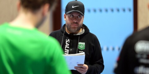 Tobias Ragnarsson slutar som tränare i Fristad efter säsongen, men stannar kvar i sportgruppen.