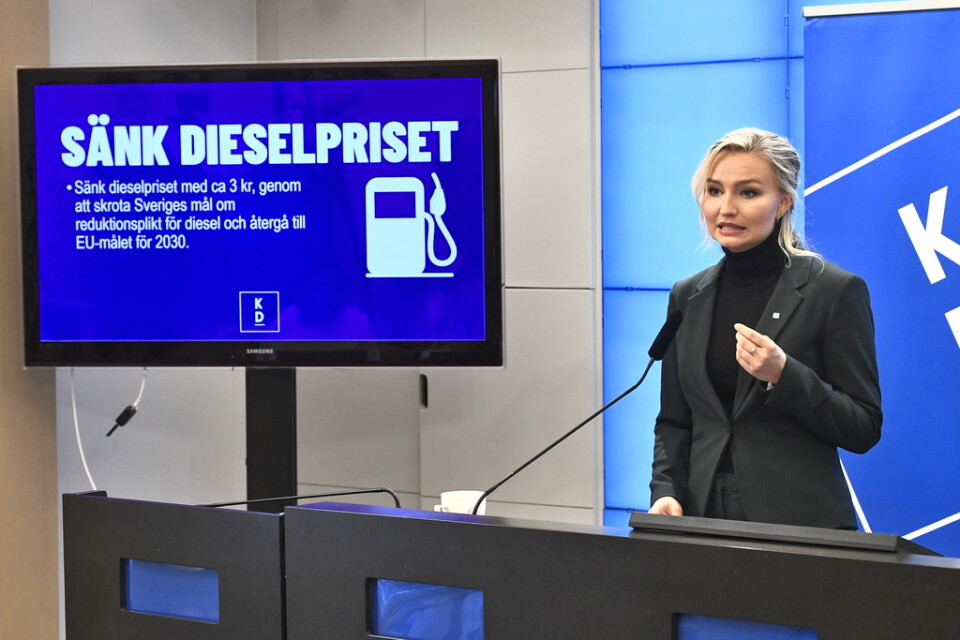 Miljö-och jordbruksutskottet säger nej till att ta upp Kristdemokraternas och Sverigedemokraternas förslag till initiativ för att få ner dieselpriset. Arkivbild.