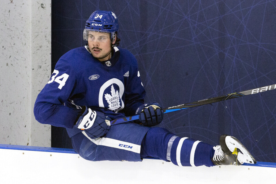 Torontos Auston Matthews under måndagens isträning med NHL-laget.