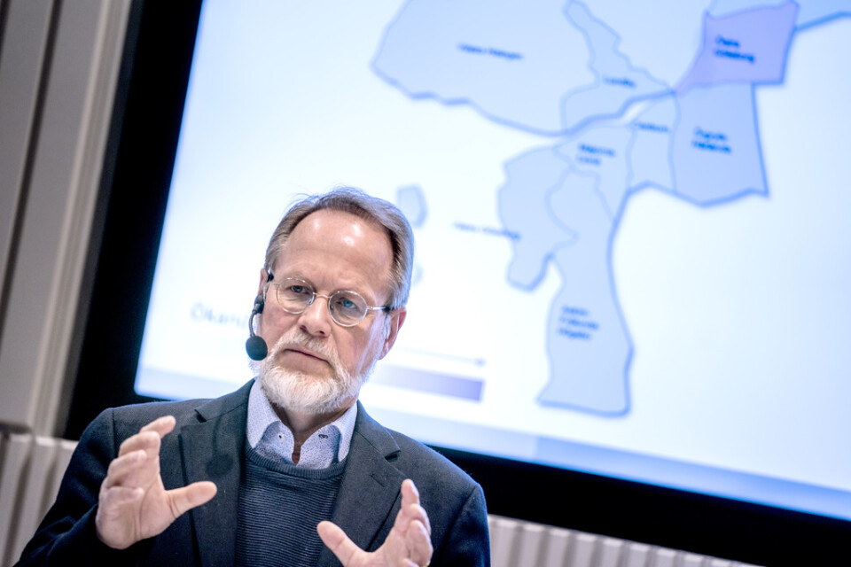 Leif Dotevall, biträdande smittskyddsläkare, redovisar siffror för hur coronaläget ser ut i olika stadsdelar i Göteborg.