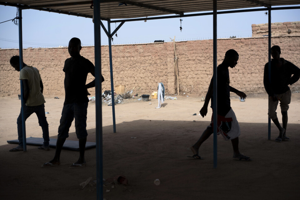 Migranter på ett transitcentrum drivet av FN:s migrationsorganisation IOM i Arlit i Niger. Arkivbild.