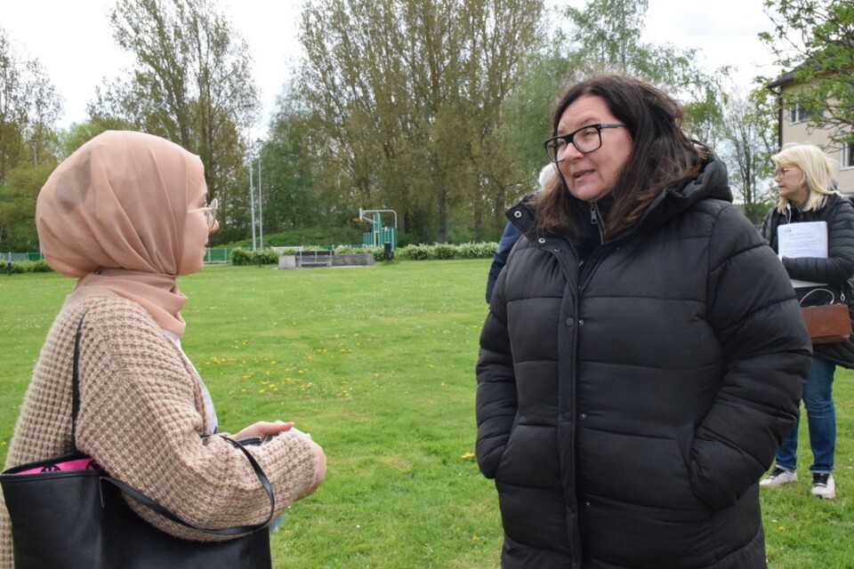 Selen Tolimat och hennes familj vill gärna flytta redan nu. ”Kan ni på Göingehem hjälpa oss?”, frågar hon Lotta Bengtssdotter.