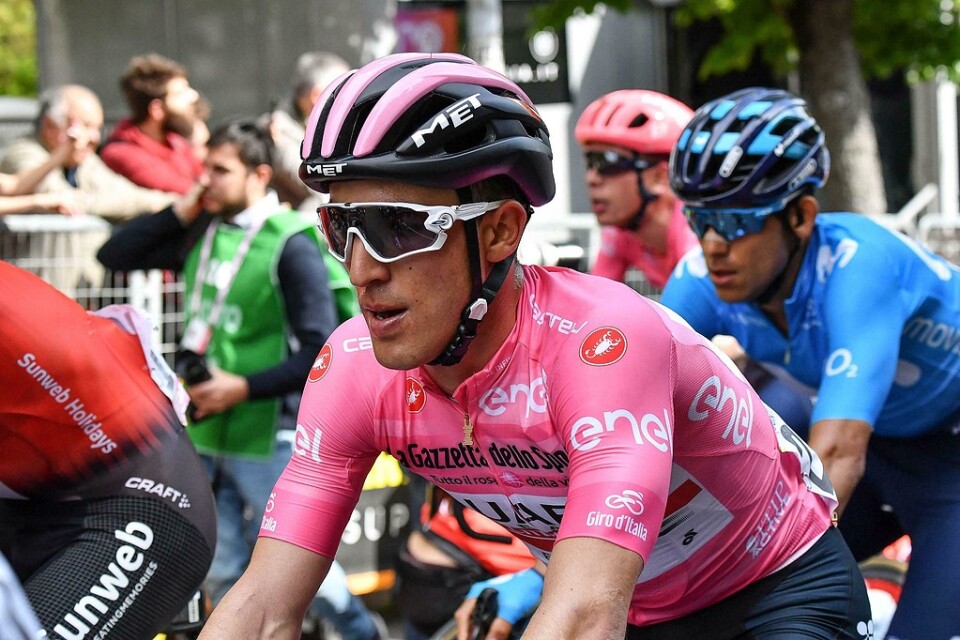 Italienaren Valerio Conti behåller ledartröjan i Giro d'Italia.