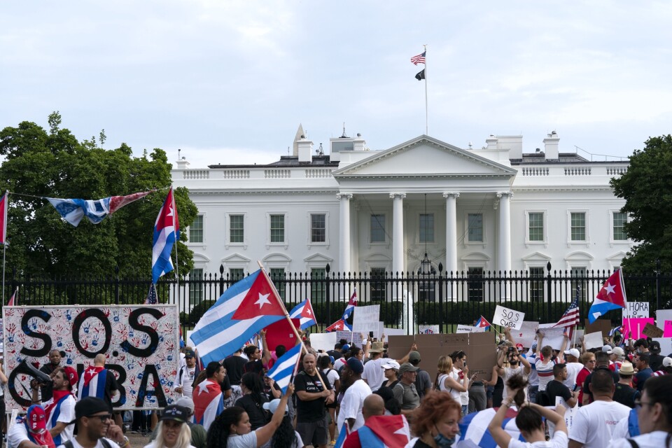 Demonstrationer mot regimen på Kuba utanför Vita huset i Washington den 17 juli.